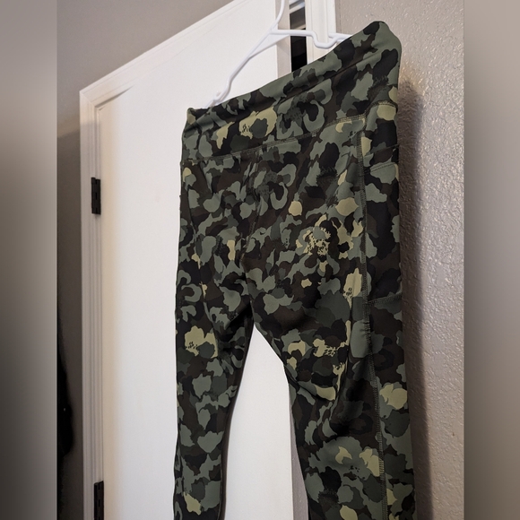 Women's camo workout leggings LG - Picture 3 of 4